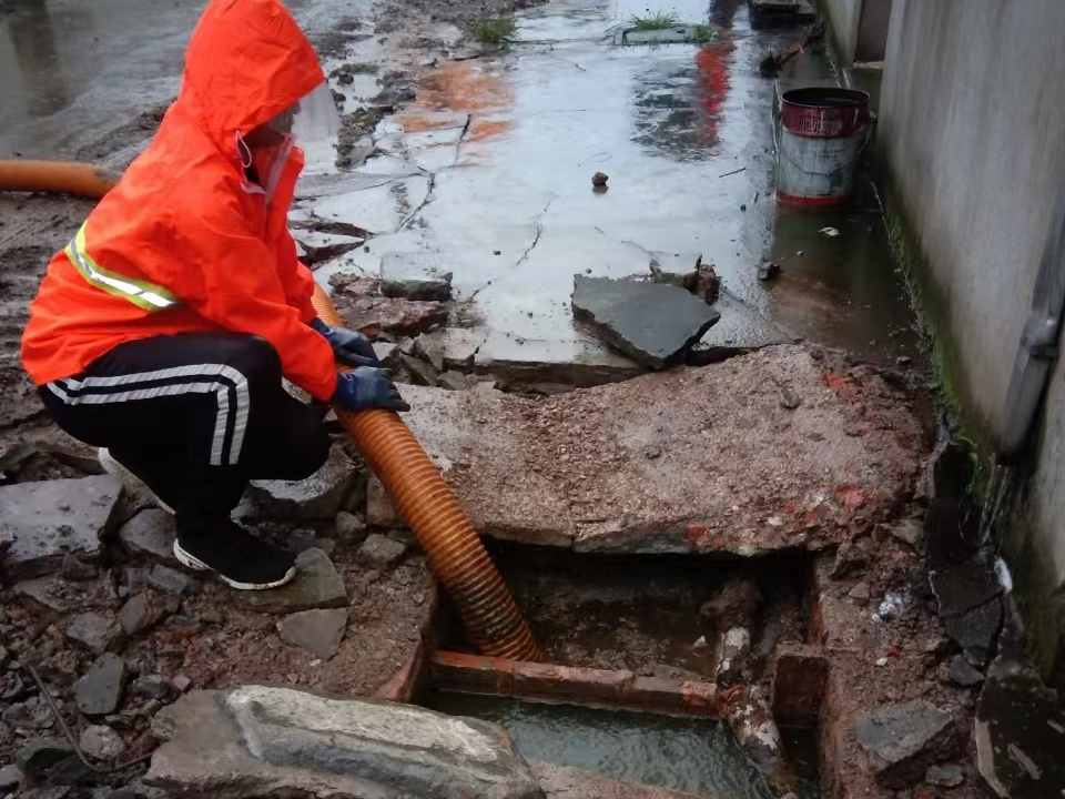 甘南专业清理污水池 炜誉市政以规范流程守护城市 “肠道”