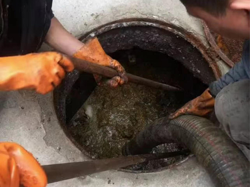 甘南清理化粪池时如何避免沼气的危害?